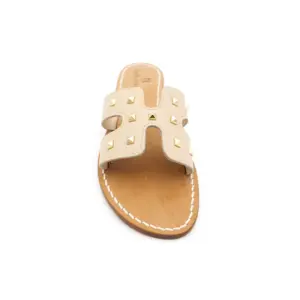Ciabattina Ermes Pelle Beige borchie frontale sandalibellogrado amalfi