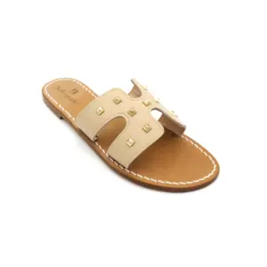 Ciabattina Ermes Pelle Beige borchie laterale sandalibellogrado amalfi