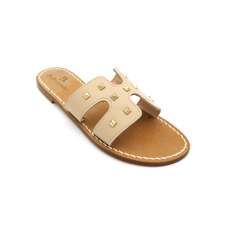 Ciabattina Ermes Pelle Beige borchie laterale sandalibellogrado amalfi